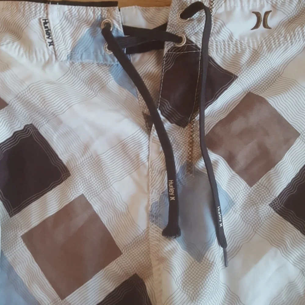 Hurley swim shorts fit mens size 34